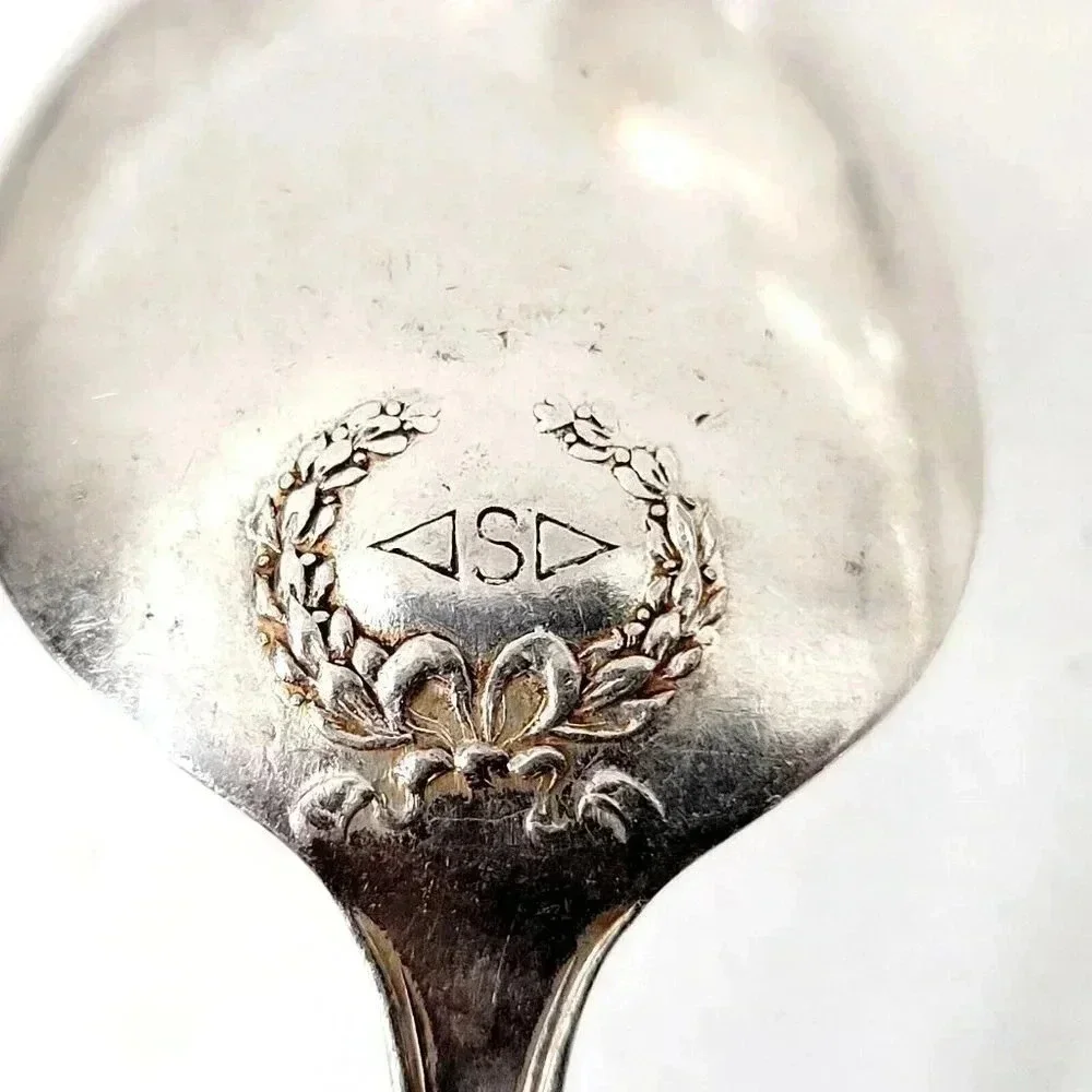E.H.H. Smith Silver Co Marie Antoinette Silverplate Set of 40 1900's Mon…
